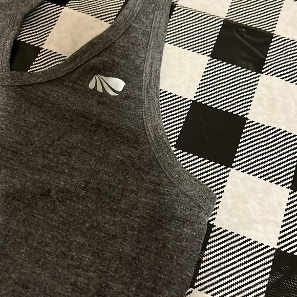 Work Out Tank Top. - Picture 3 of 5